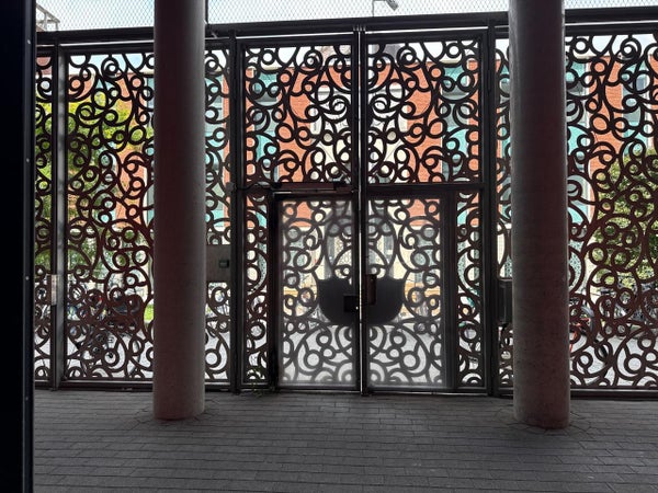 Image accompanying room listing