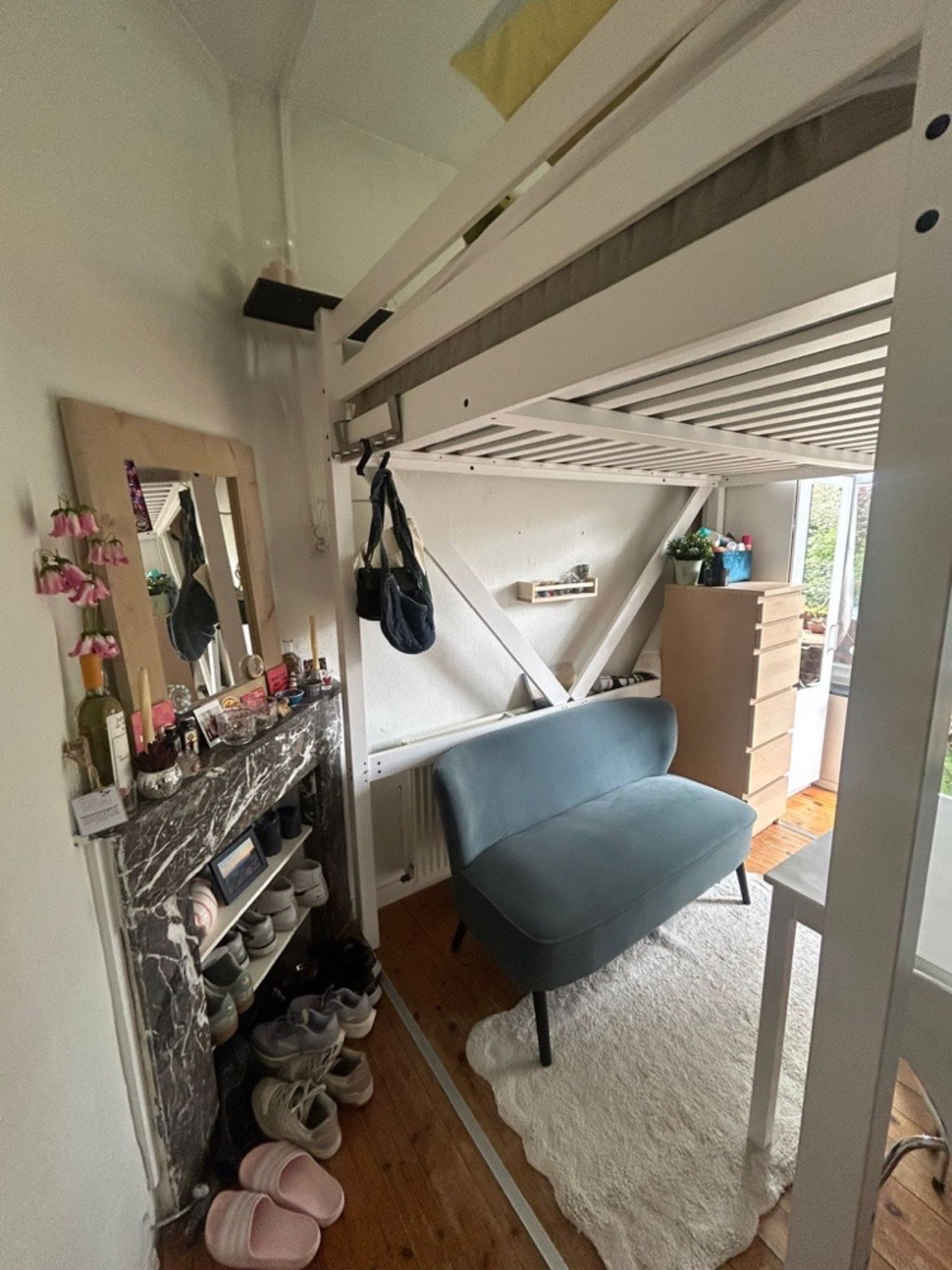 Image accompanying room listing