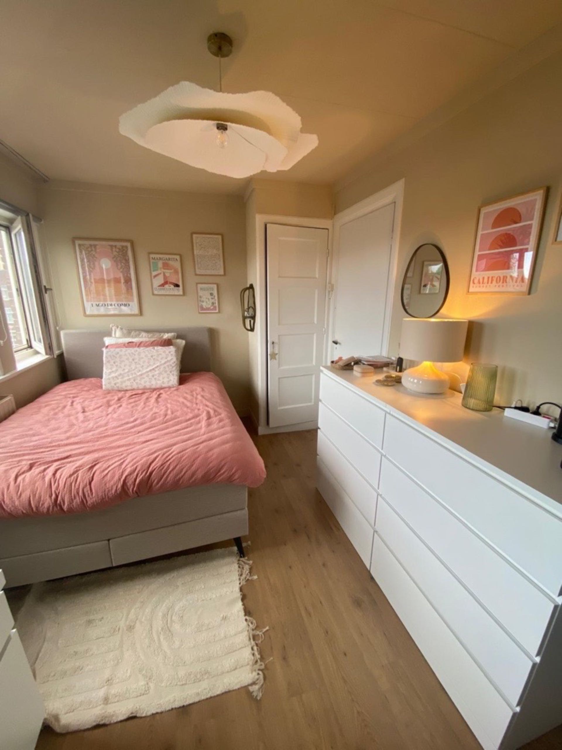 Image accompanying room listing