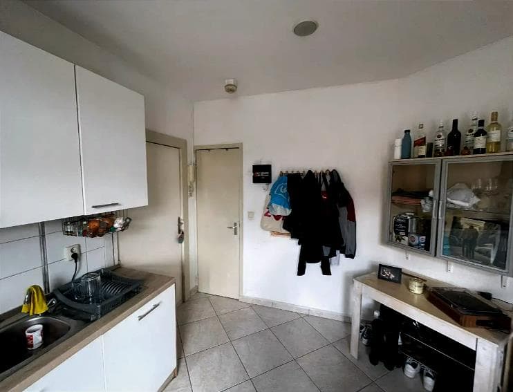 Image accompanying room listing