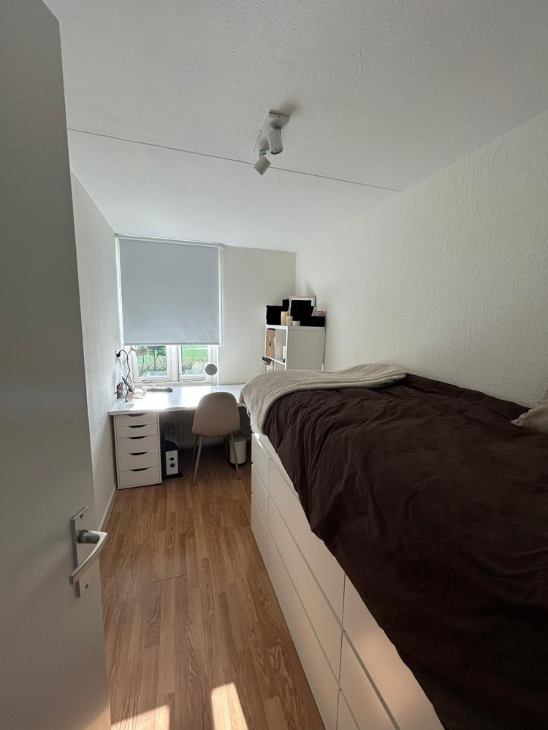 Image accompanying room listing