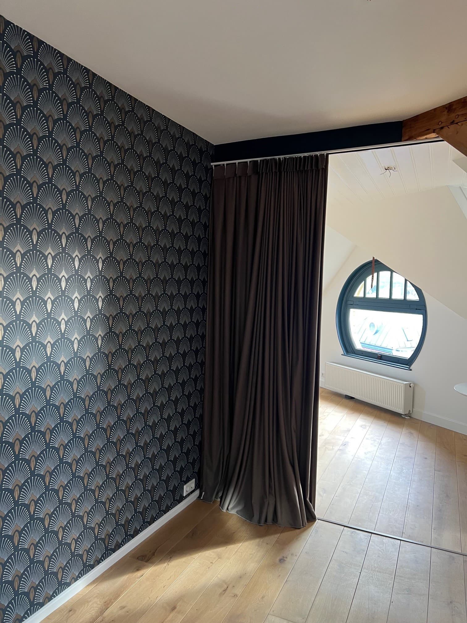 Image accompanying room listing