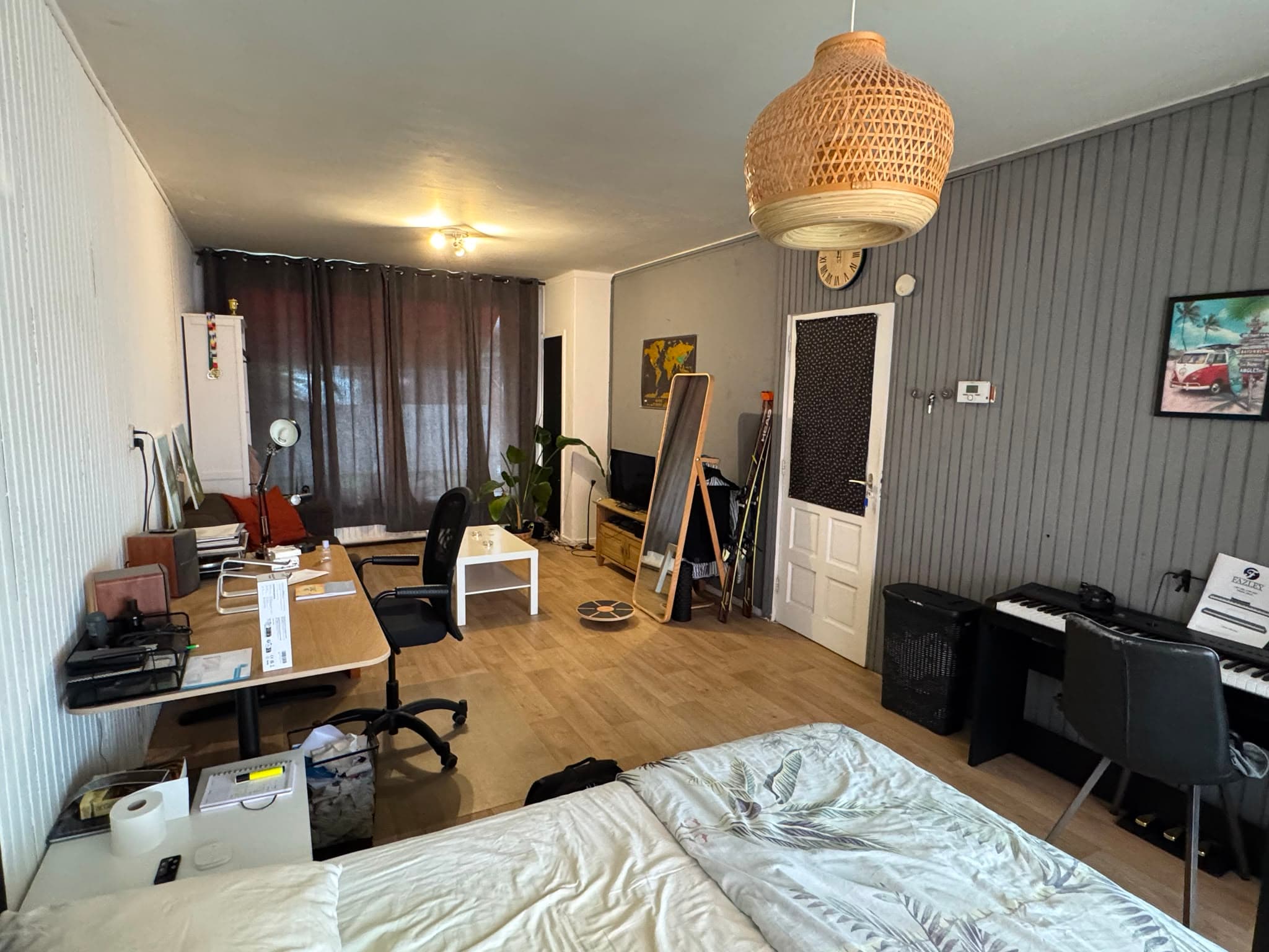 Image accompanying room listing