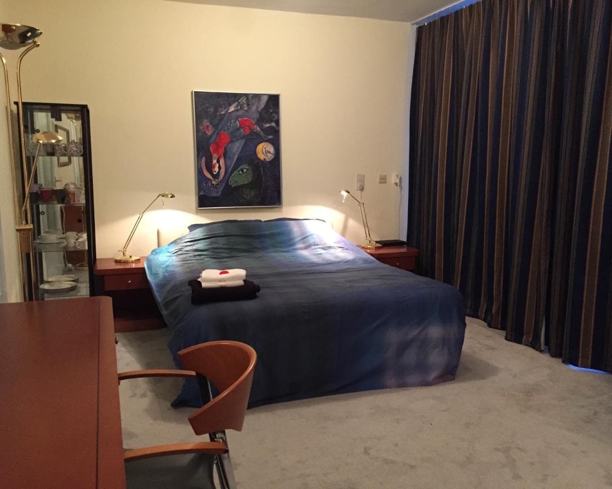 Image accompanying room listing