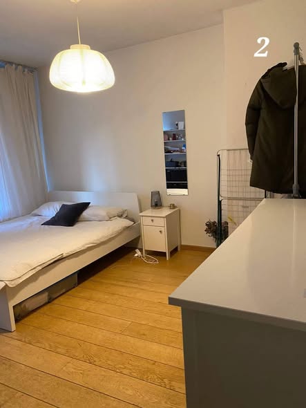 Image accompanying room listing