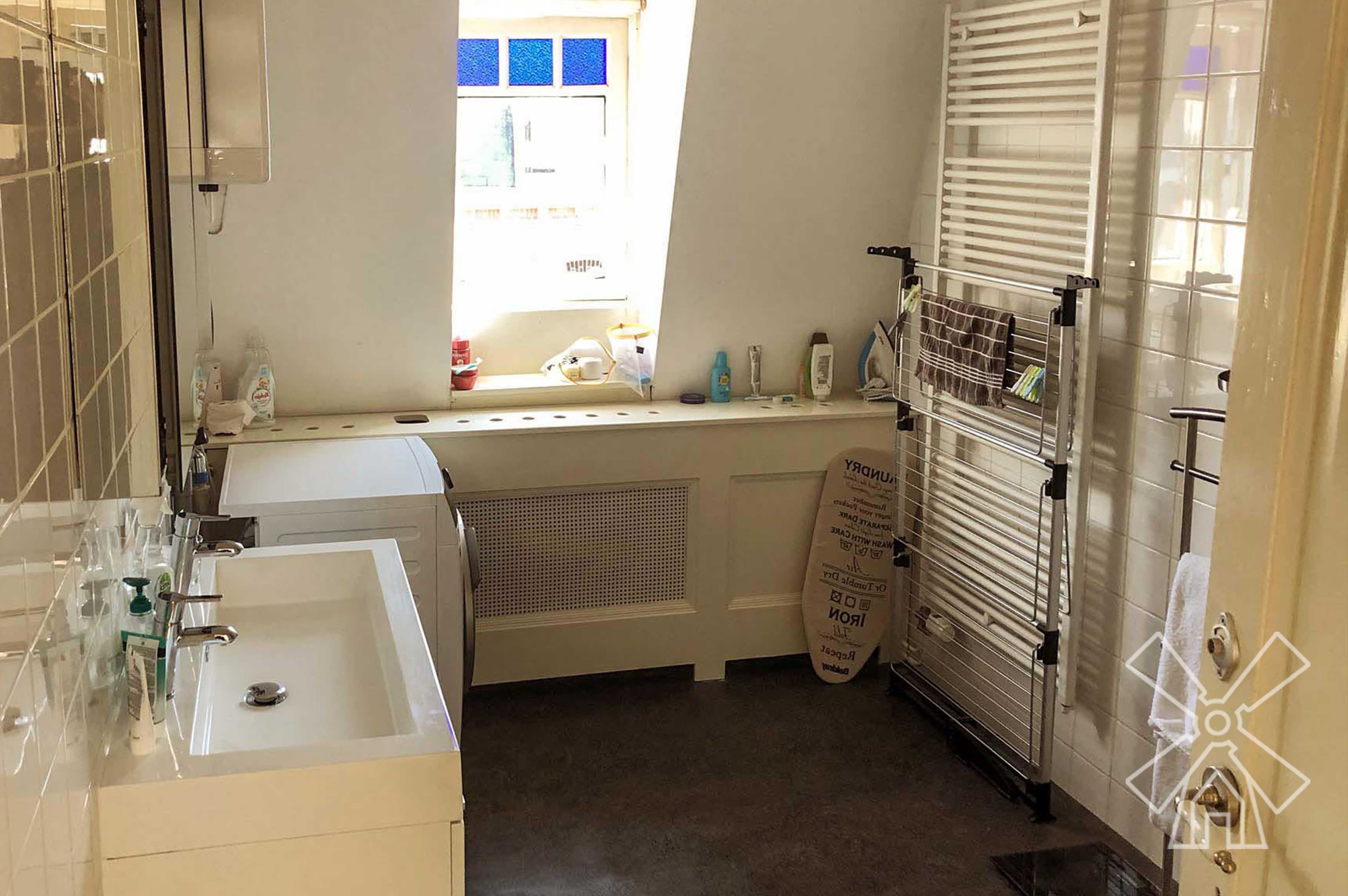 Image accompanying room listing