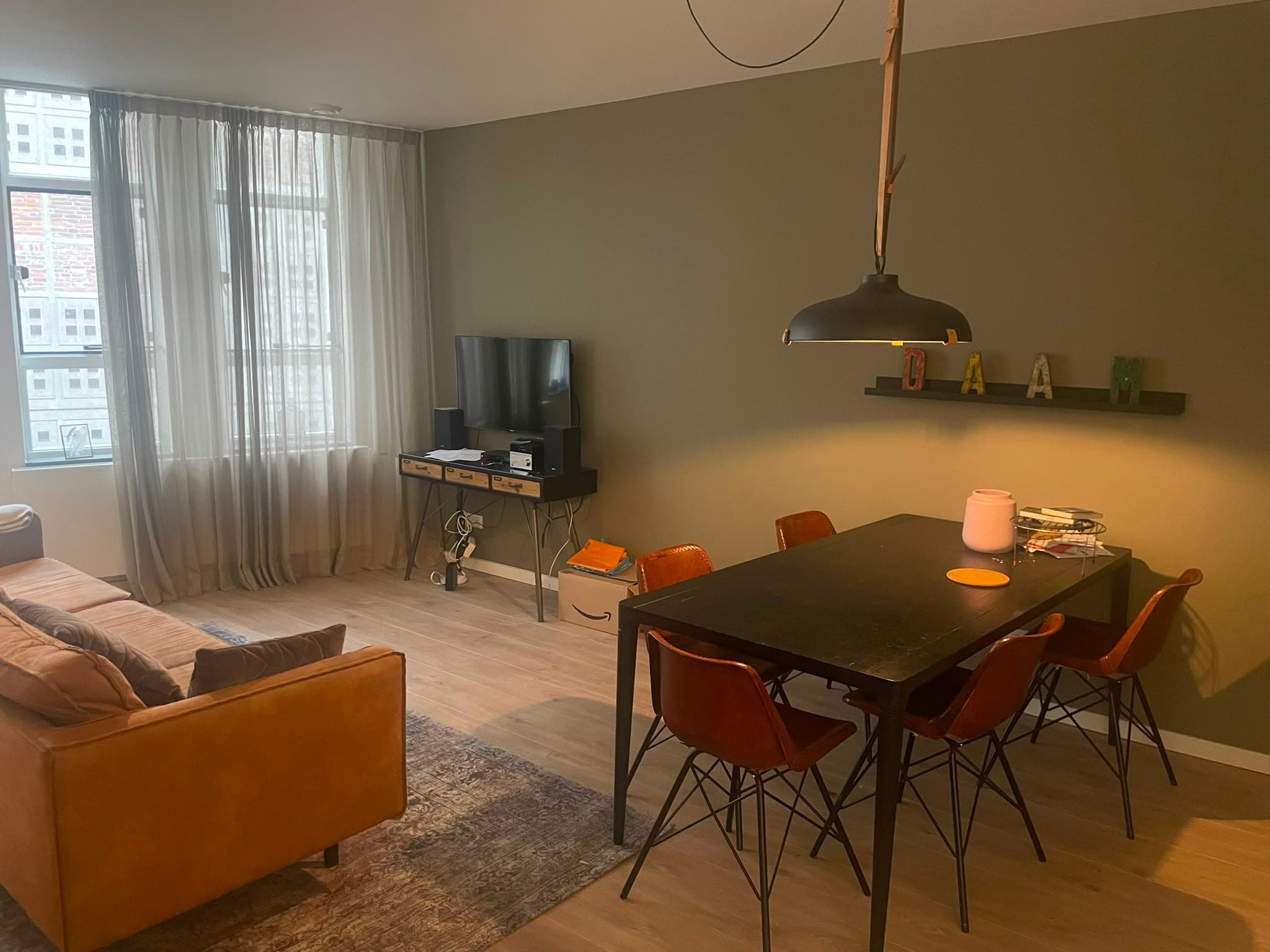Image accompanying room listing