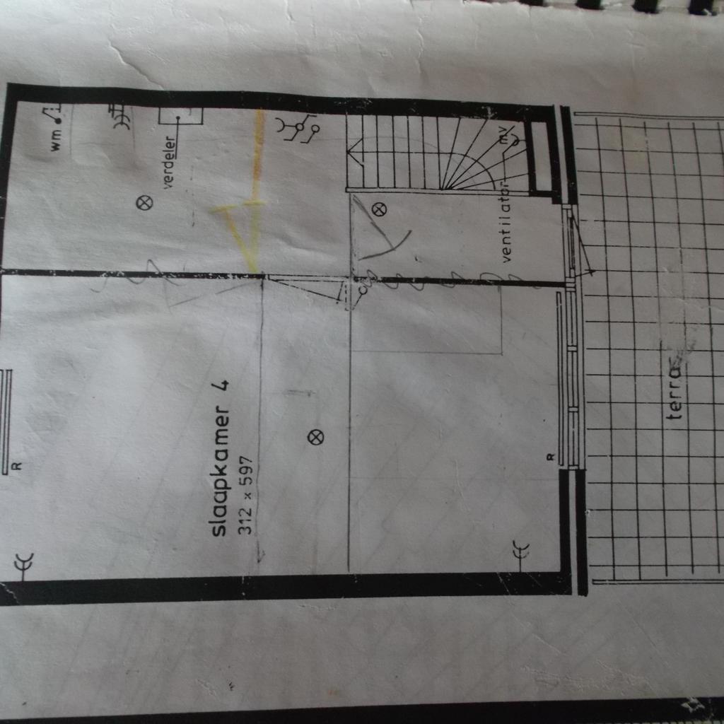 Image accompanying room listing