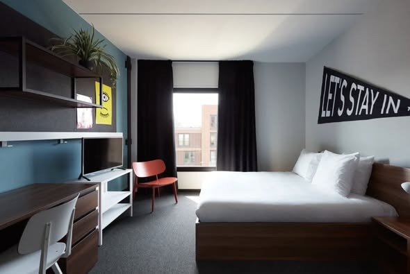 Image accompanying room listing