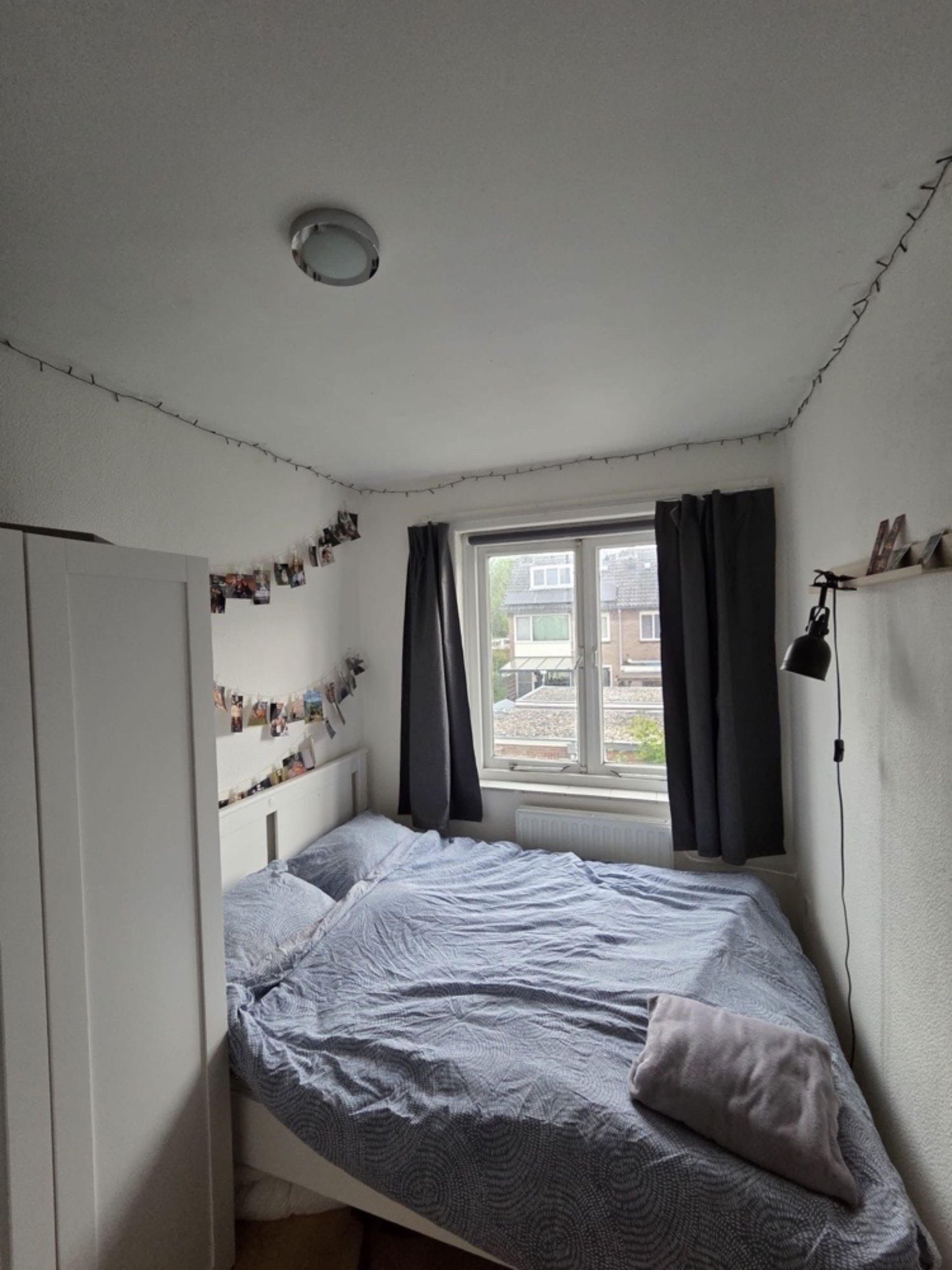 Image accompanying room listing