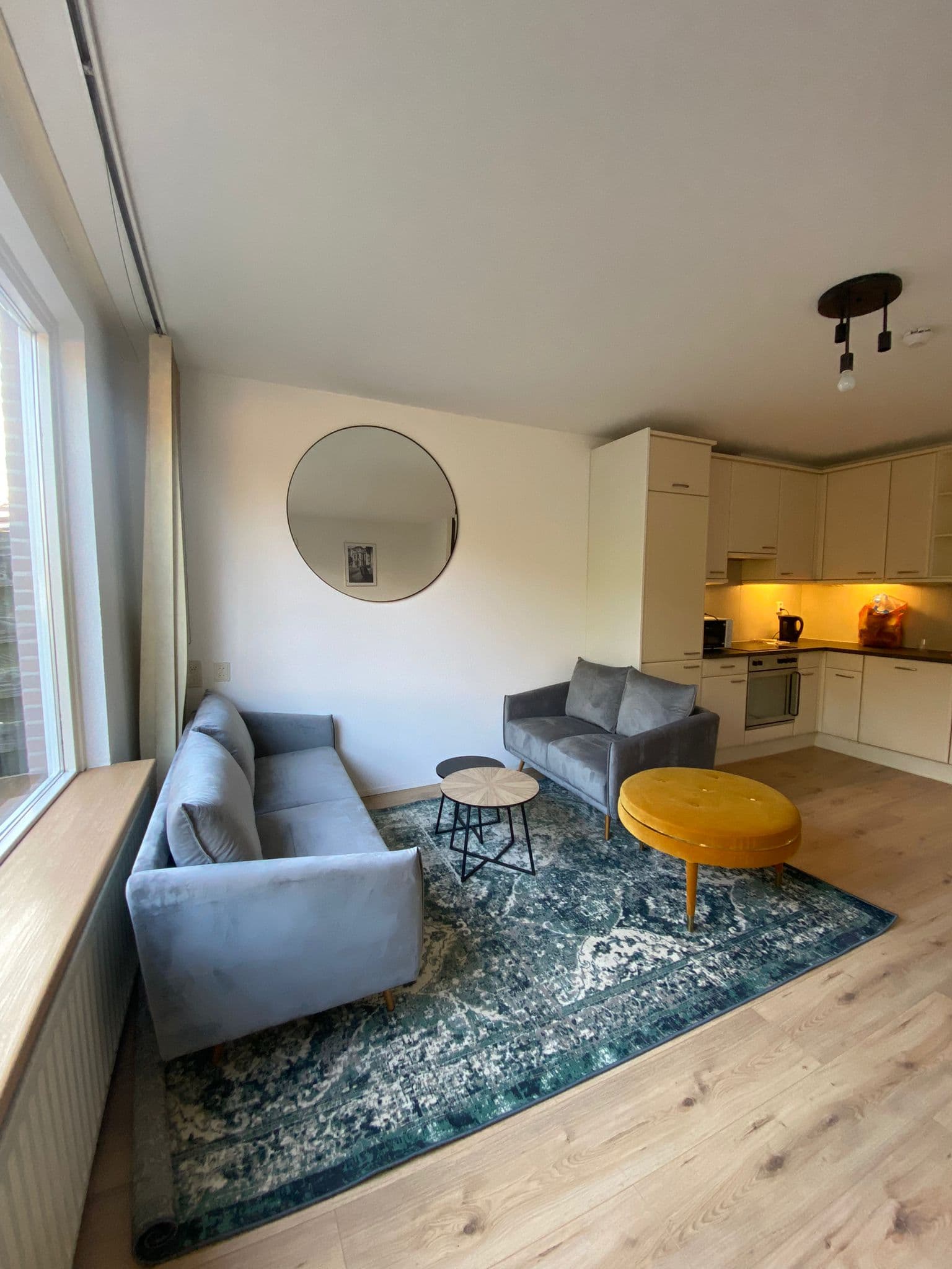 Image accompanying room listing