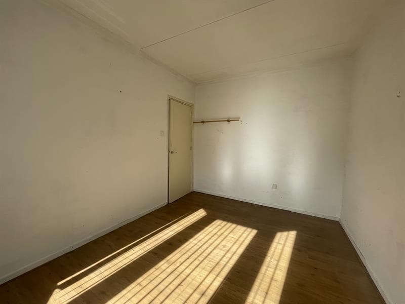 Image accompanying room listing