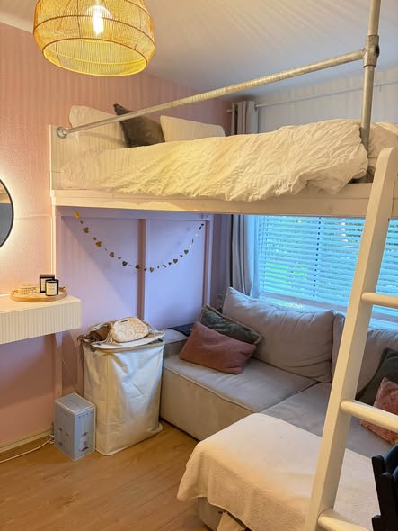 Image accompanying room listing