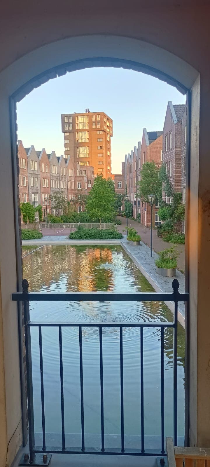 Image accompanying room listing