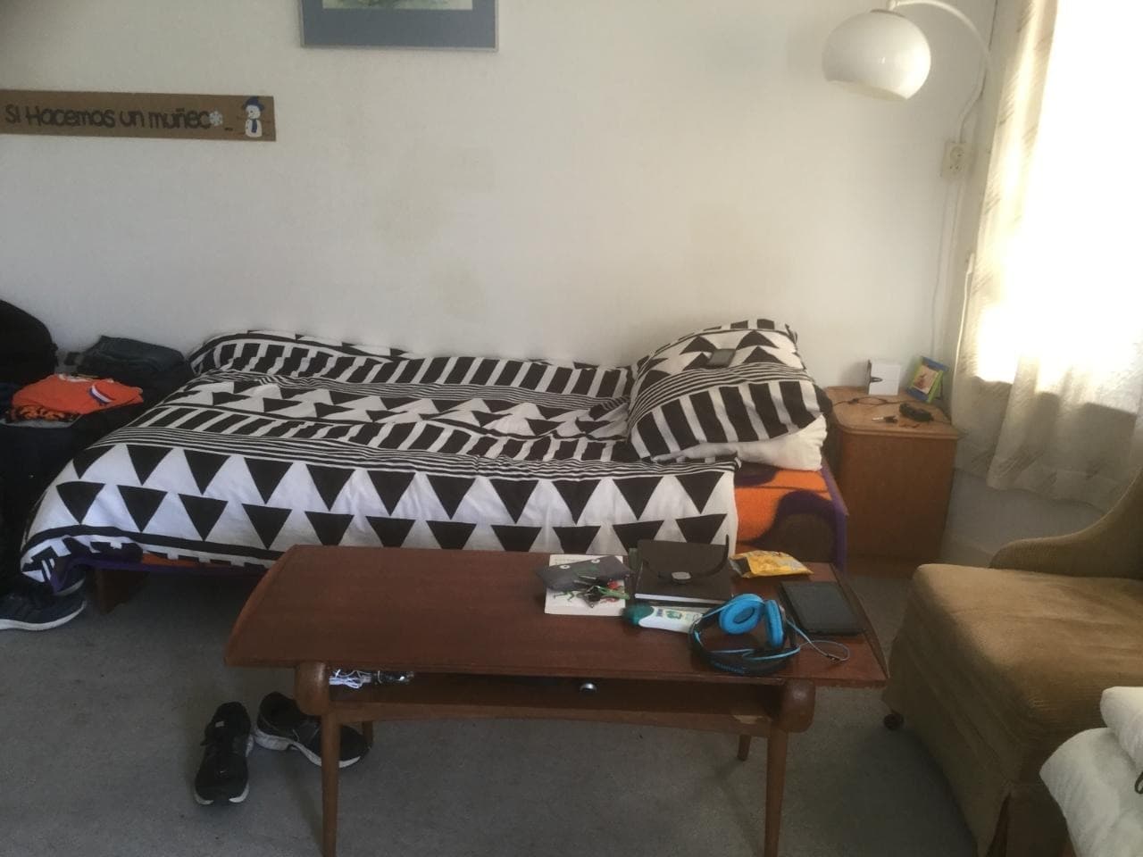 Image accompanying room listing
