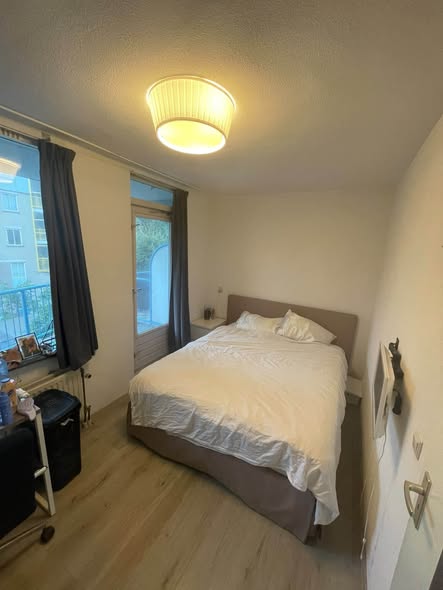 Image accompanying room listing