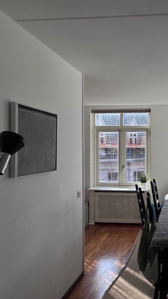 Image accompanying room listing