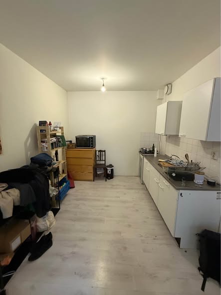 Image accompanying room listing