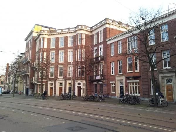 Image accompanying room listing