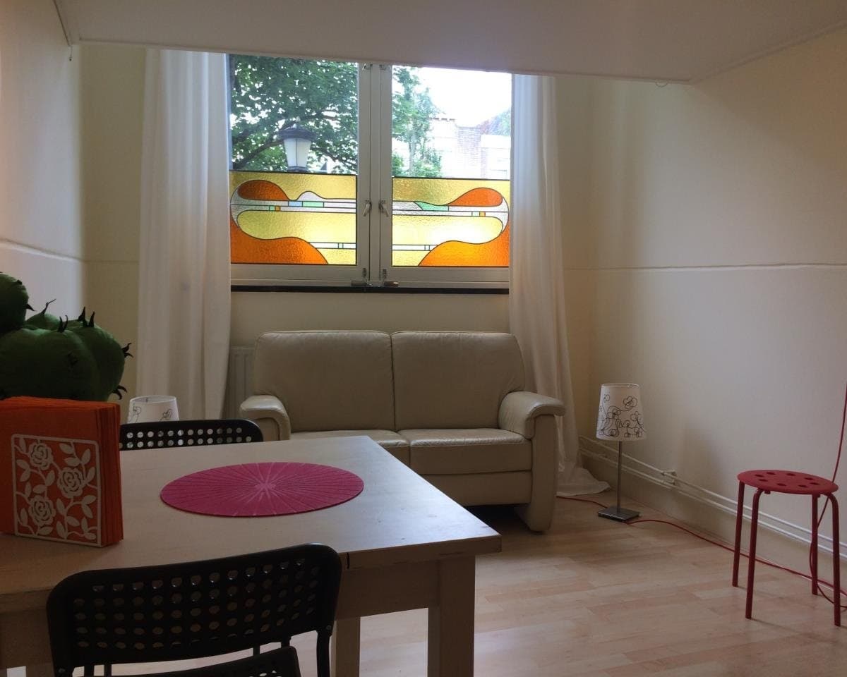 Image accompanying room listing