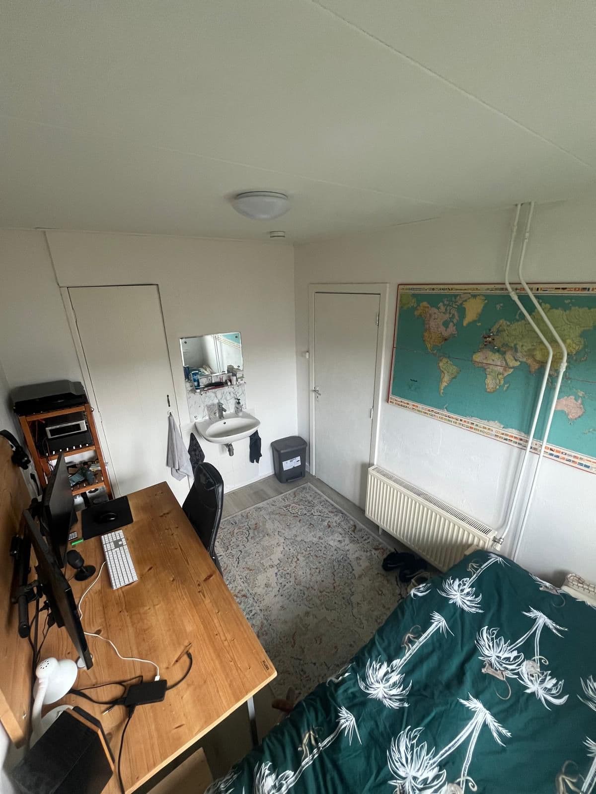 Image accompanying room listing