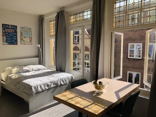 Image accompanying room listing