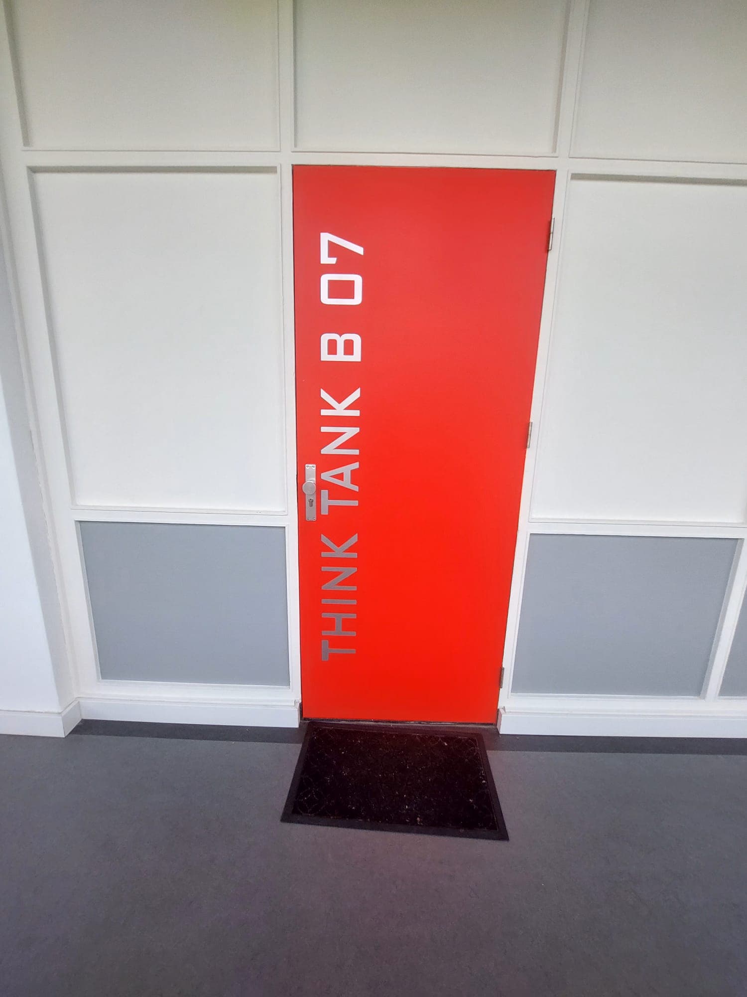 Image accompanying room listing