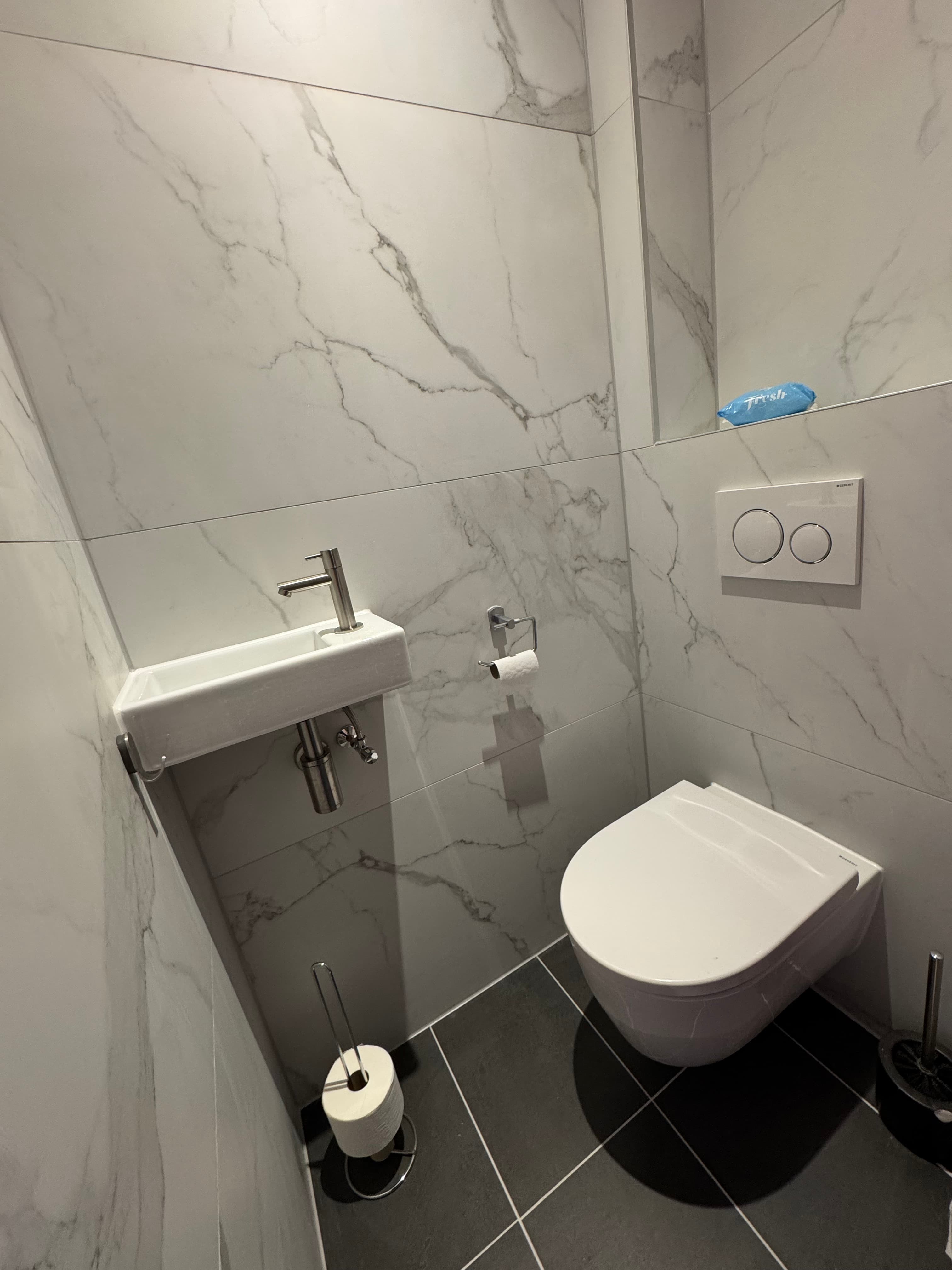 Image accompanying room listing