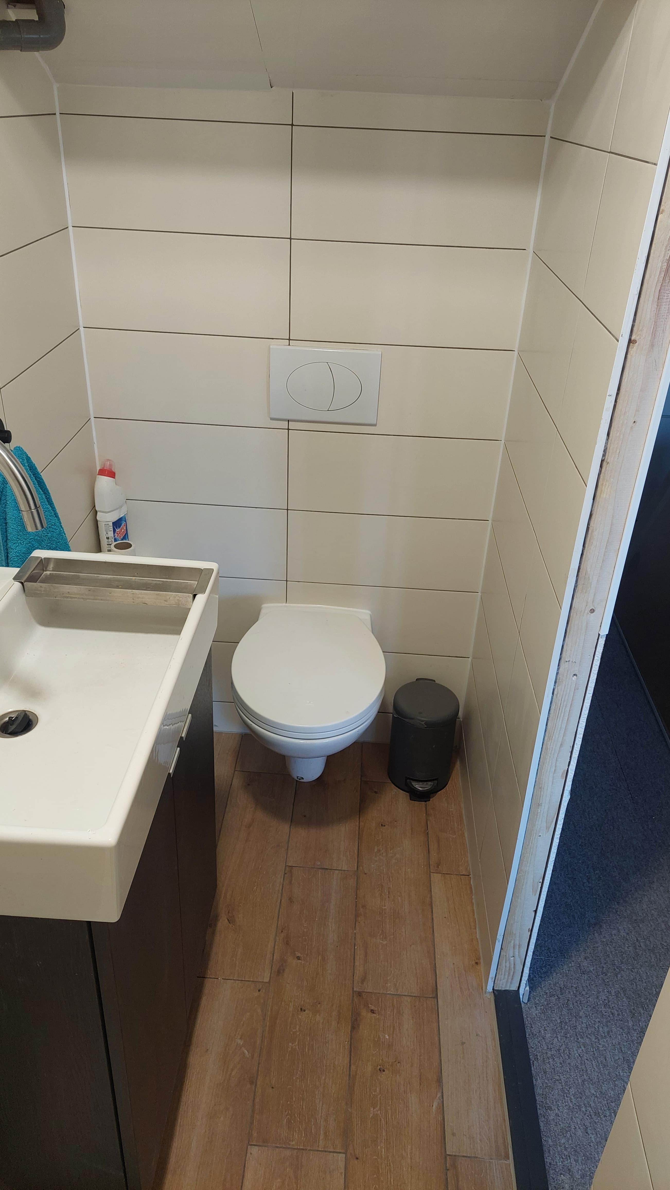 Image accompanying room listing