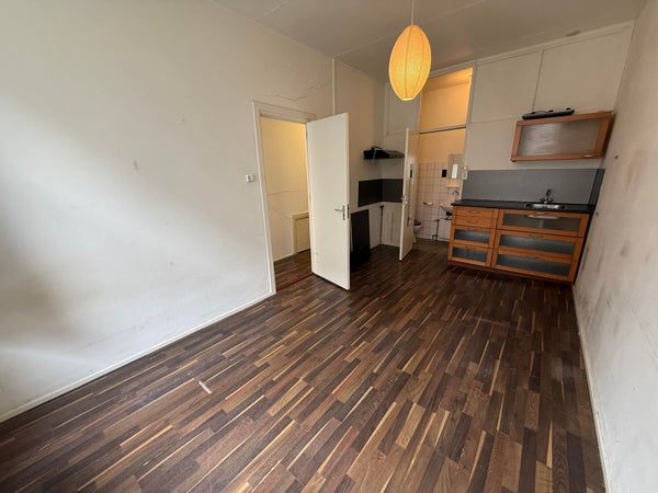 Image accompanying room listing