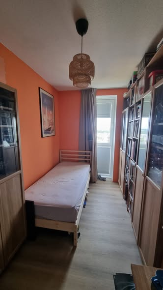 Image accompanying room listing
