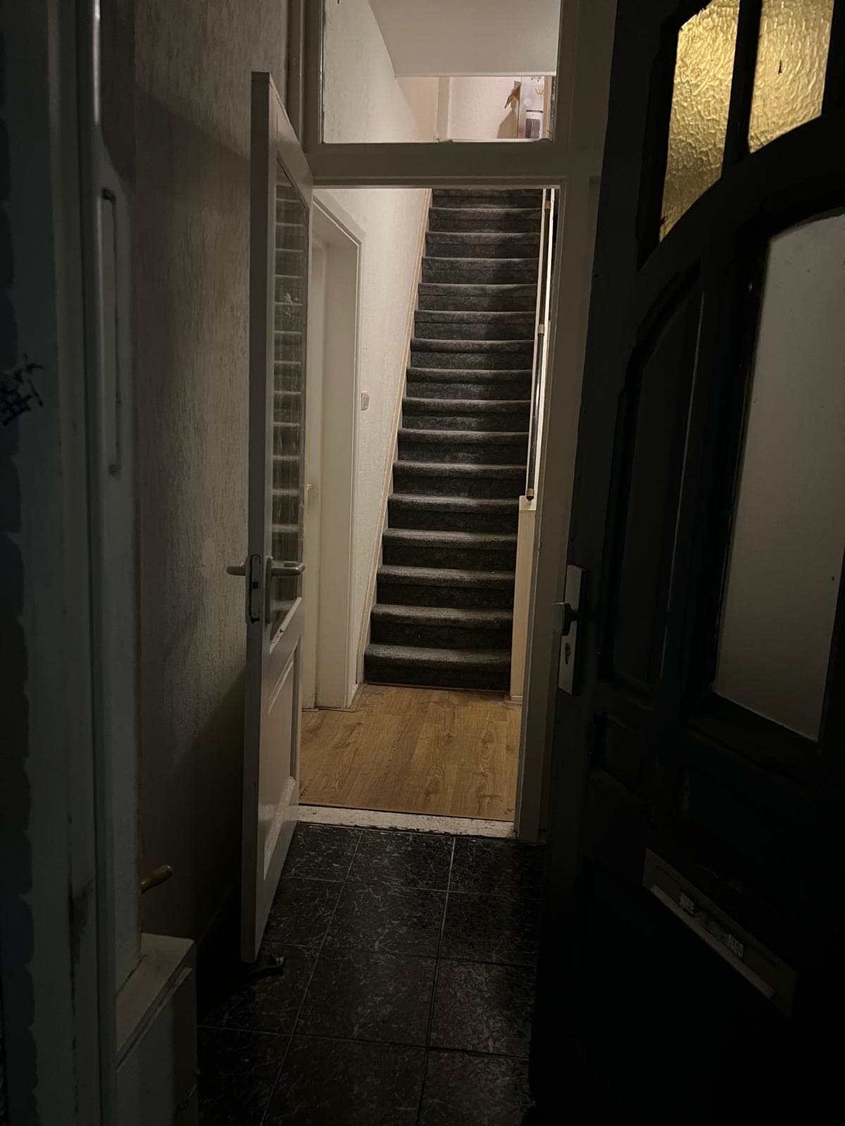 Image accompanying room listing