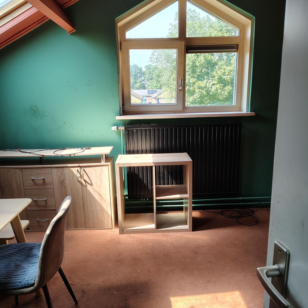 Image accompanying room listing
