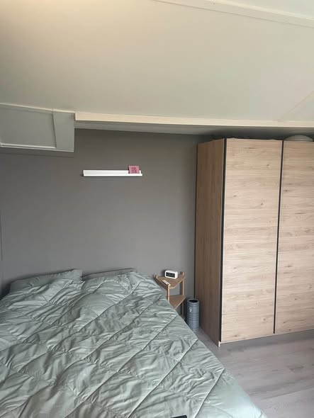 Image accompanying room listing