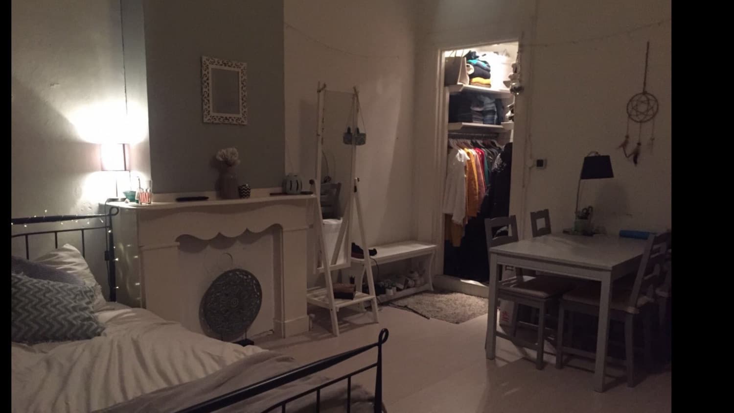 Image accompanying room listing