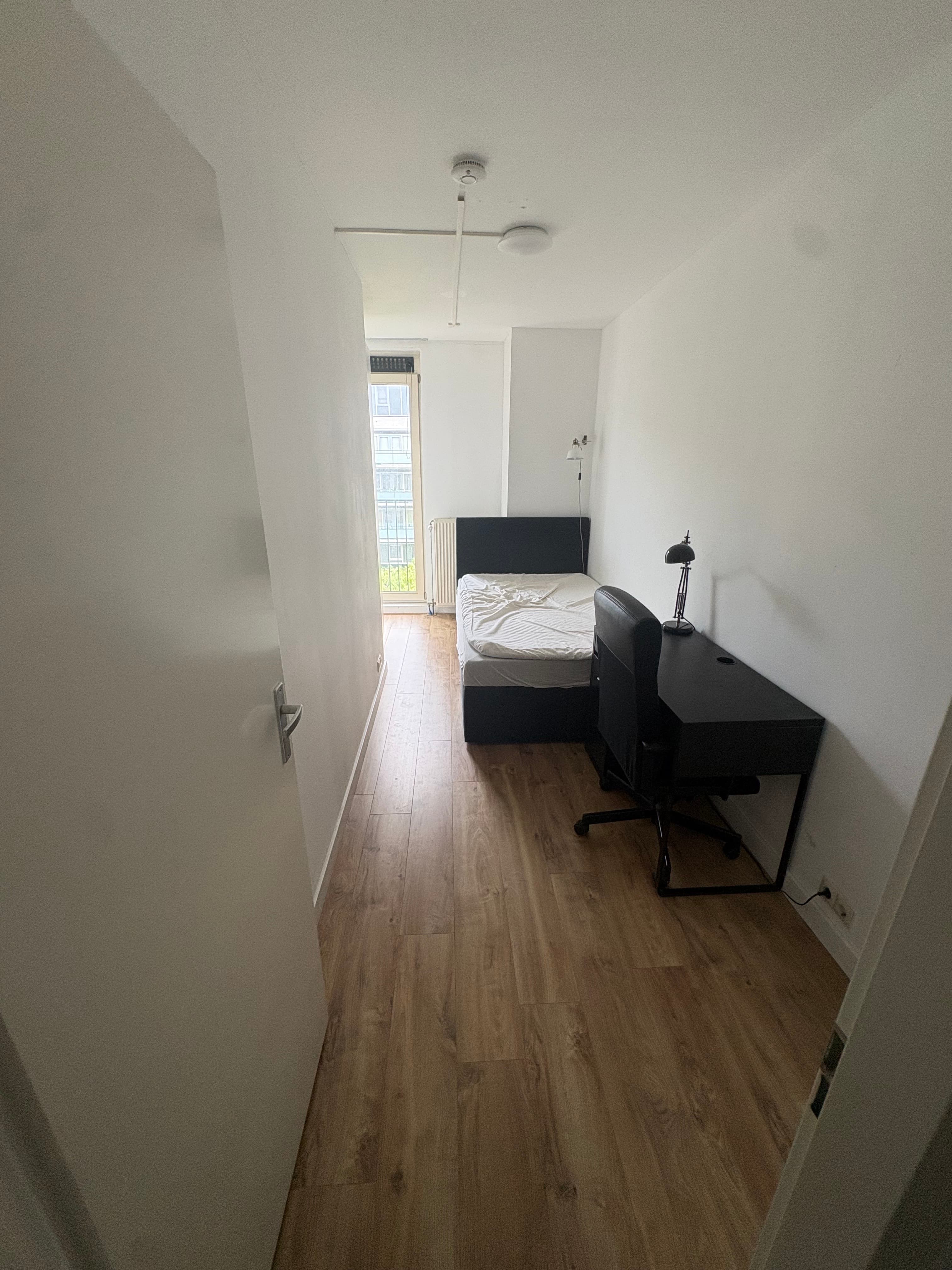 Image accompanying room listing