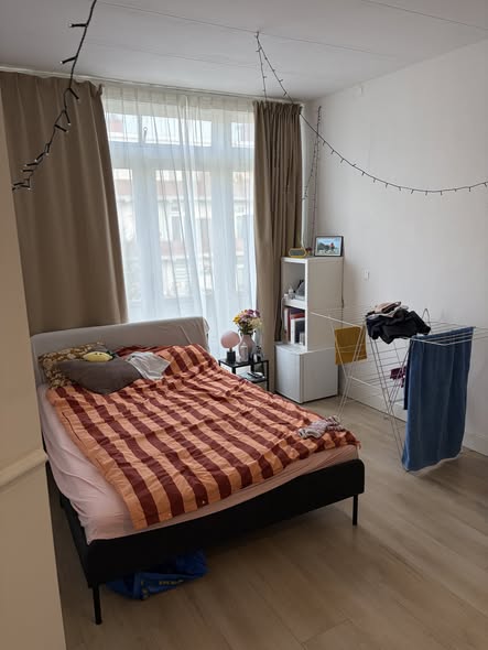 Image accompanying room listing