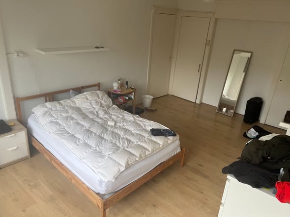 Image accompanying room listing