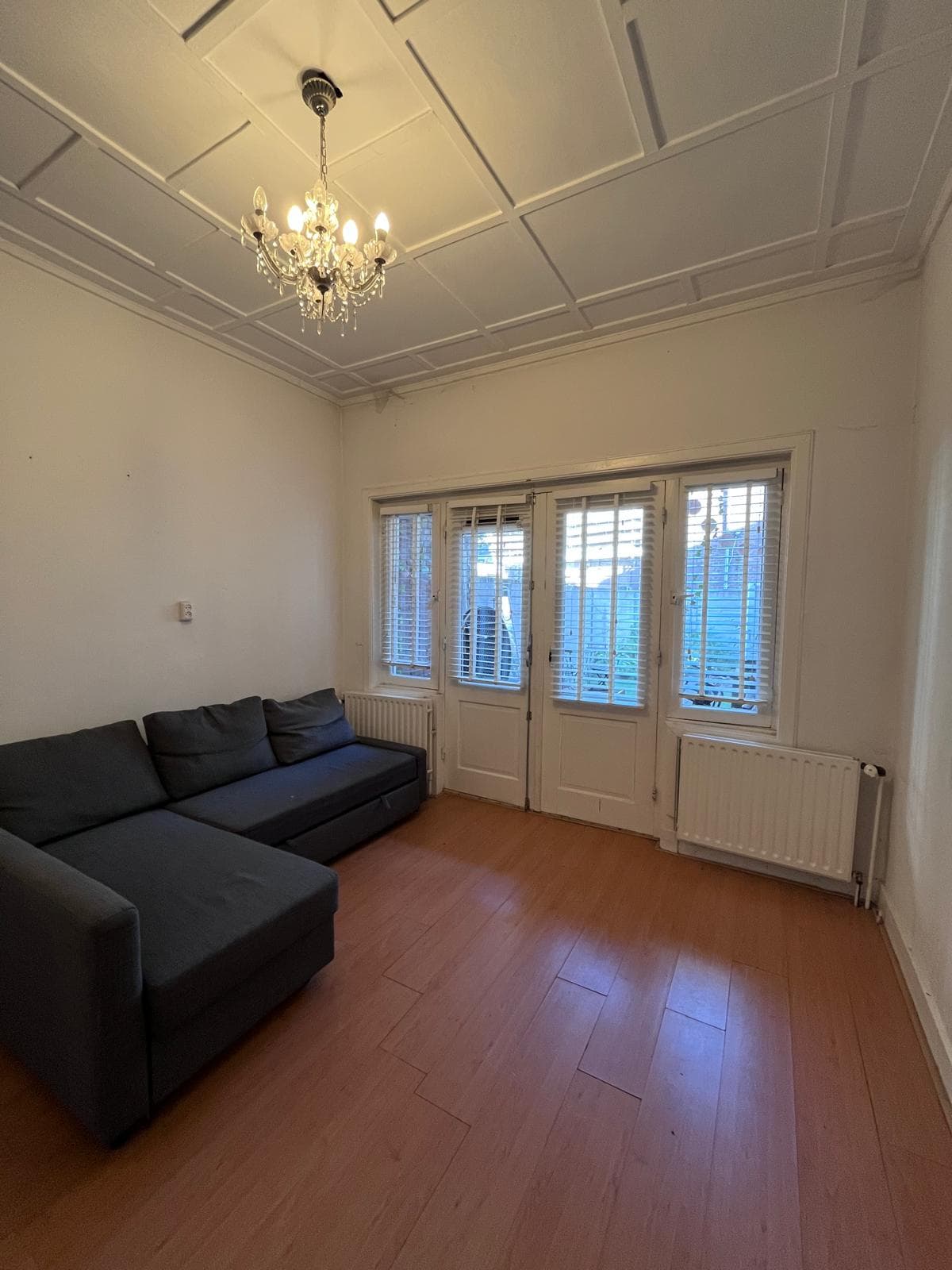 Image accompanying room listing