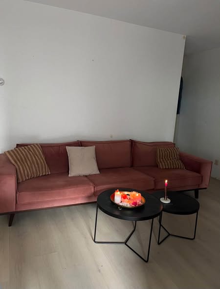Image accompanying room listing