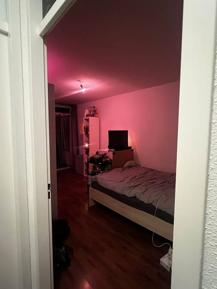 Image accompanying room listing