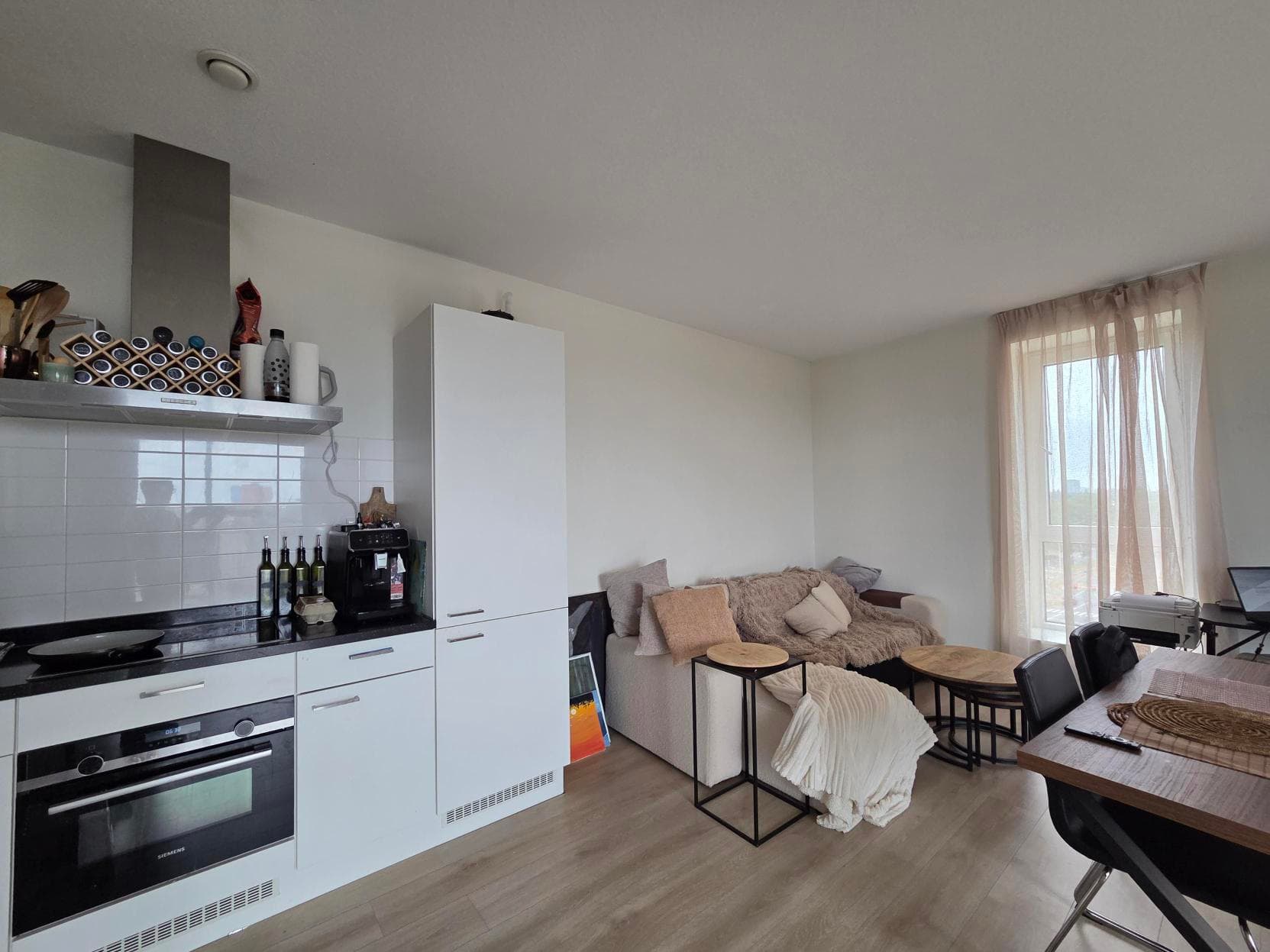 Image accompanying room listing