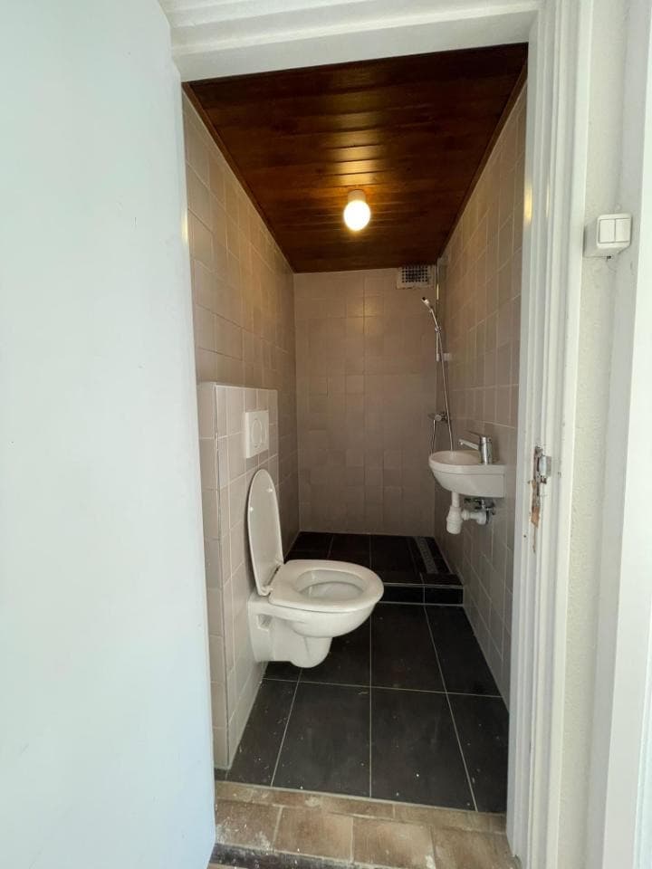 Image accompanying room listing