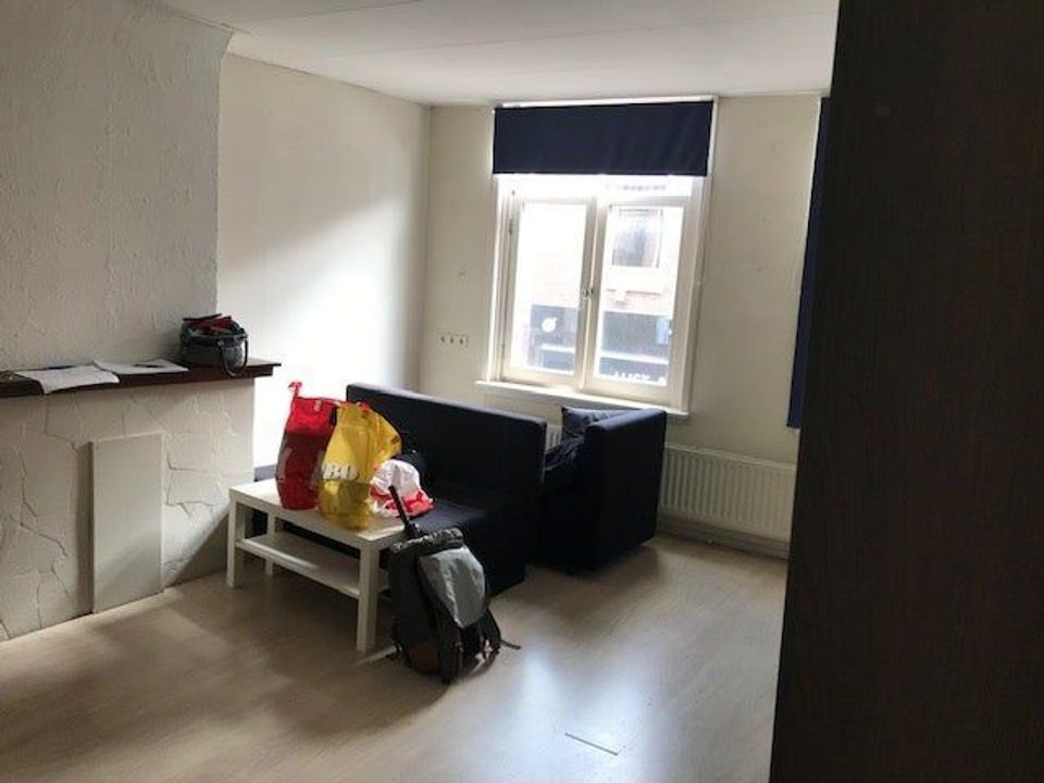 Image accompanying room listing