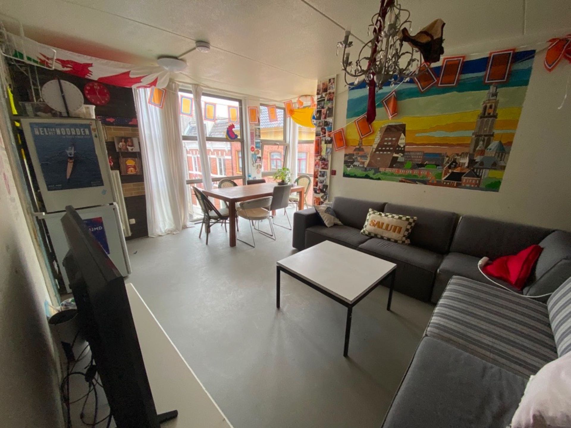 Image accompanying room listing