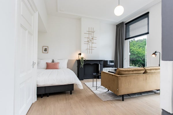 Image accompanying room listing