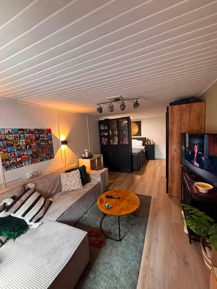 Image accompanying room listing