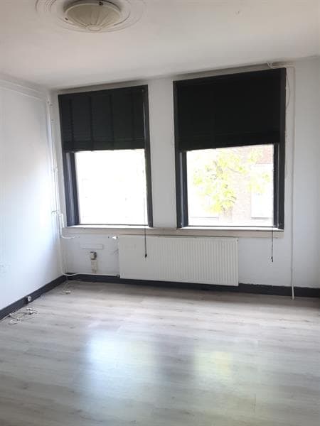 Image accompanying room listing