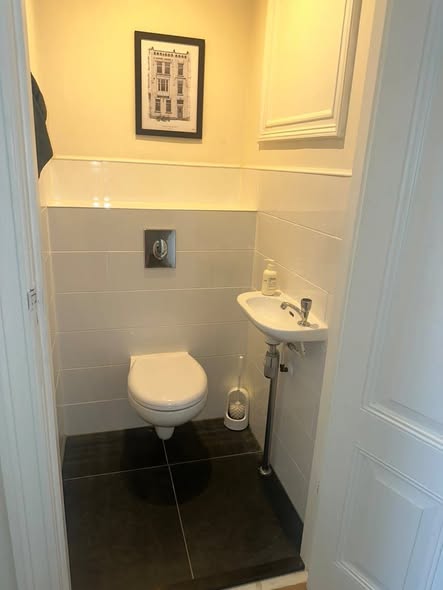 Image accompanying room listing