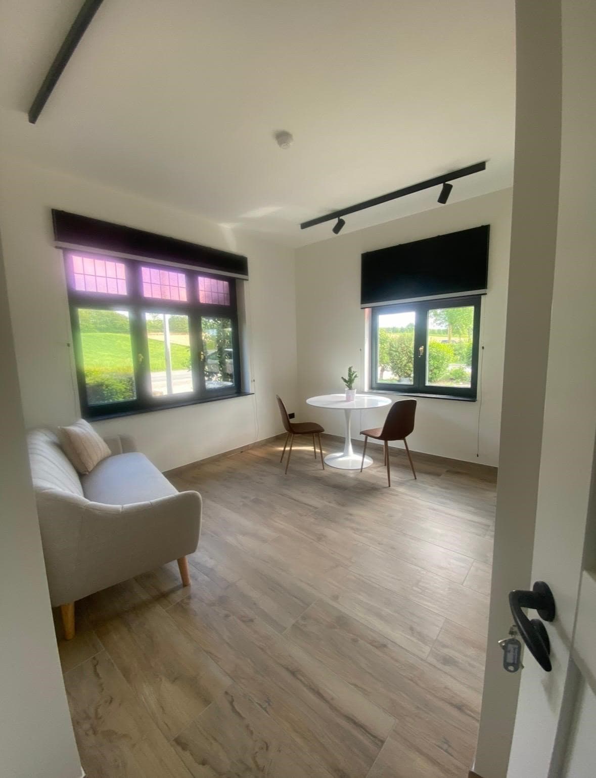 Image accompanying room listing